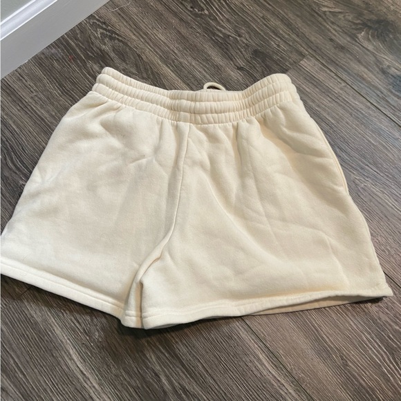 White Fox Along for the Ride Lounge shorts in Butter size M - Picture 2 of 10